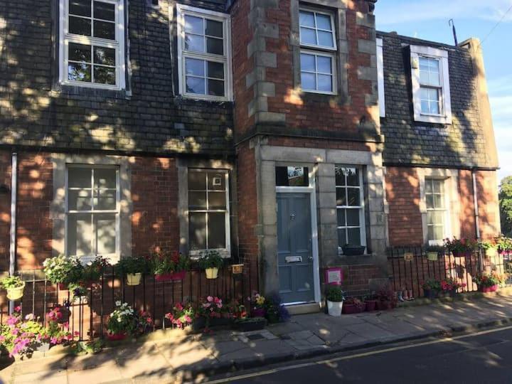 Beautiful Scandi-Inspired One Bed In Stockbridge Édimbourg Extérieur photo